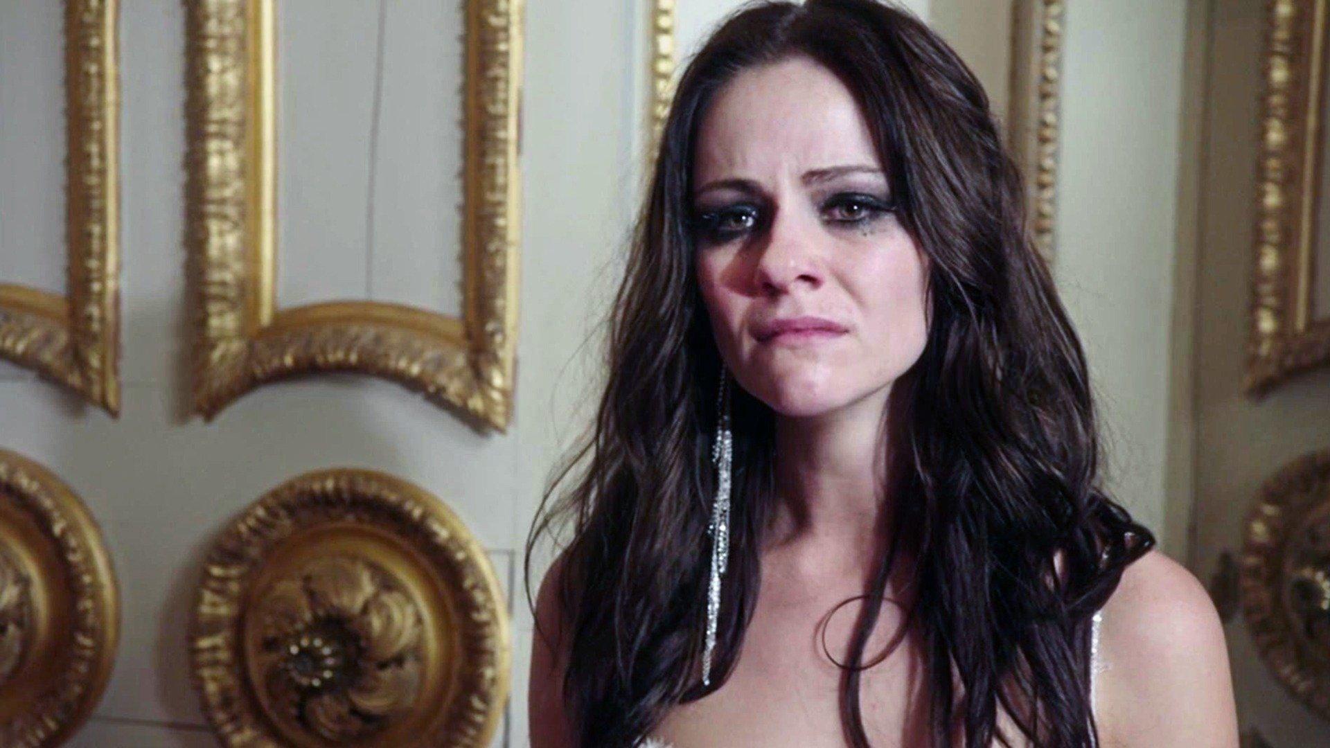 The Royals Stand And Unfold Yourself the-royals-stand-and-unfold-yourself