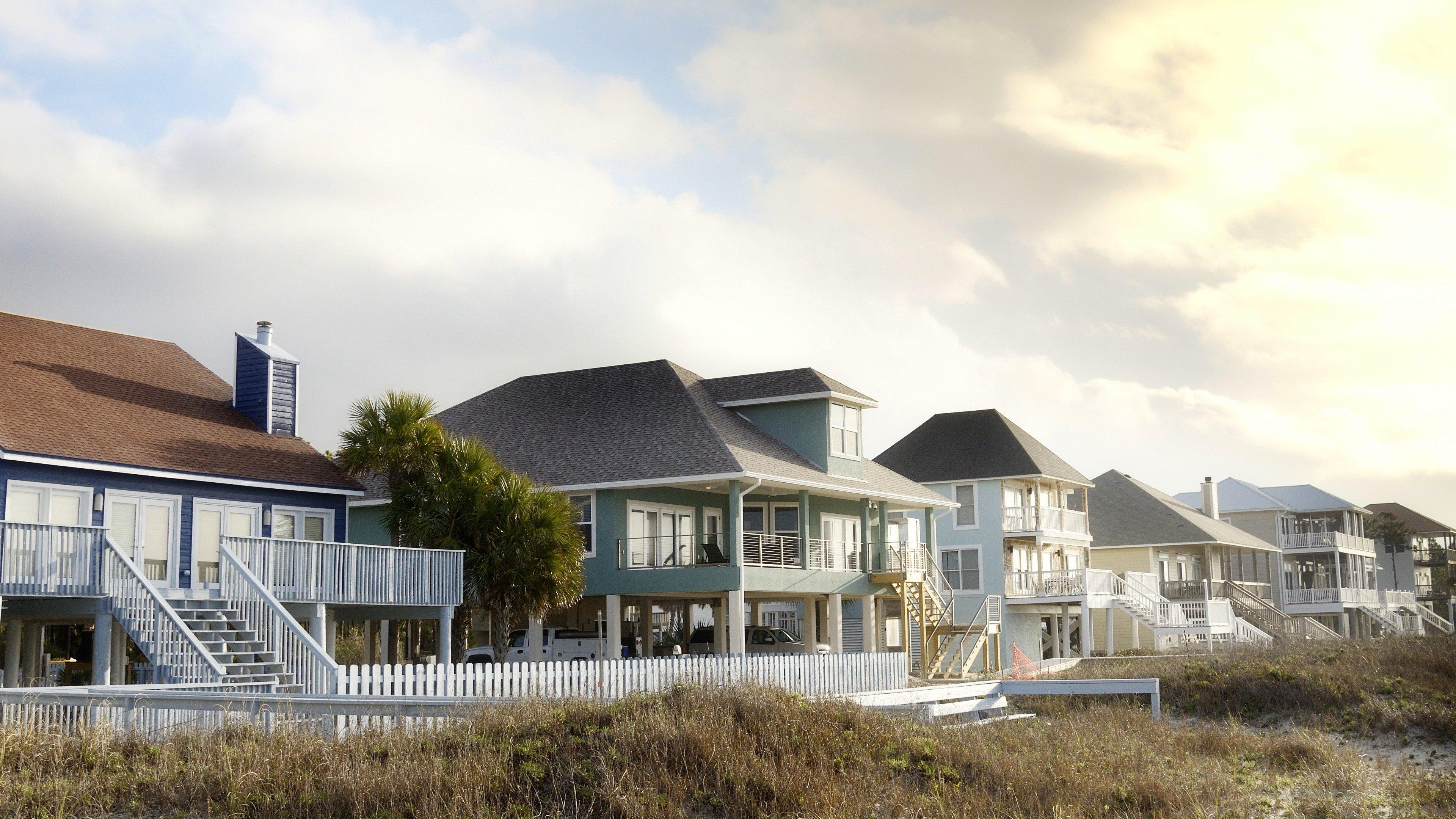 Beachfront Bargain Hunt Renovation on Philo