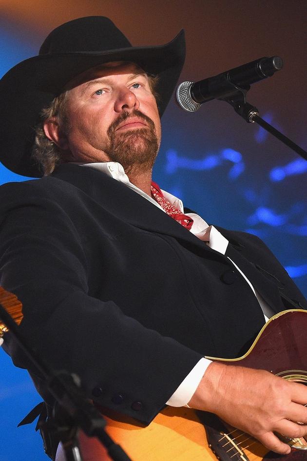 Toby Keith: 35 MPH Town