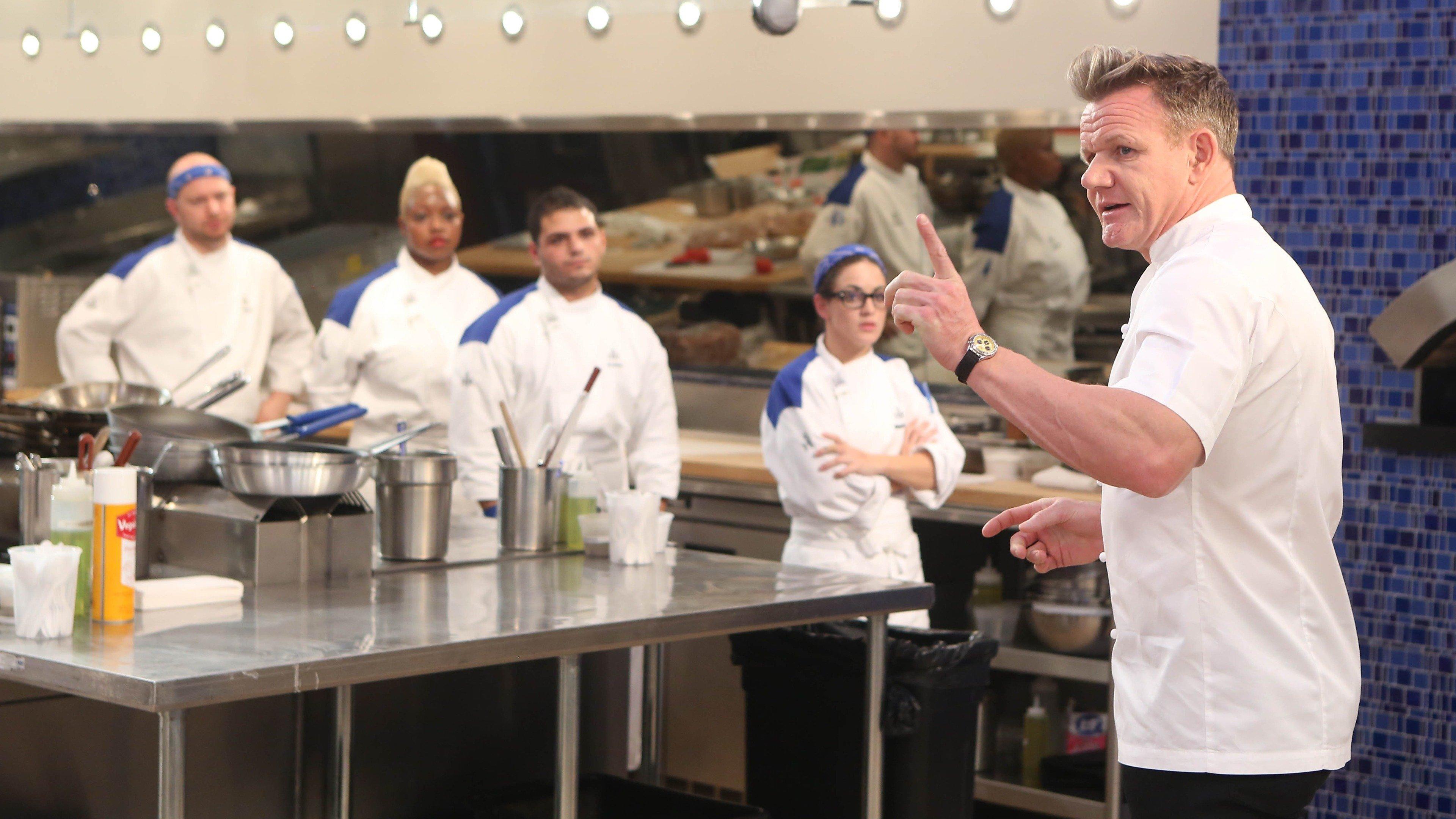Watch Hell's Kitchen: S15E10 - 9 Chefs Compete on Philo (Free Trial)