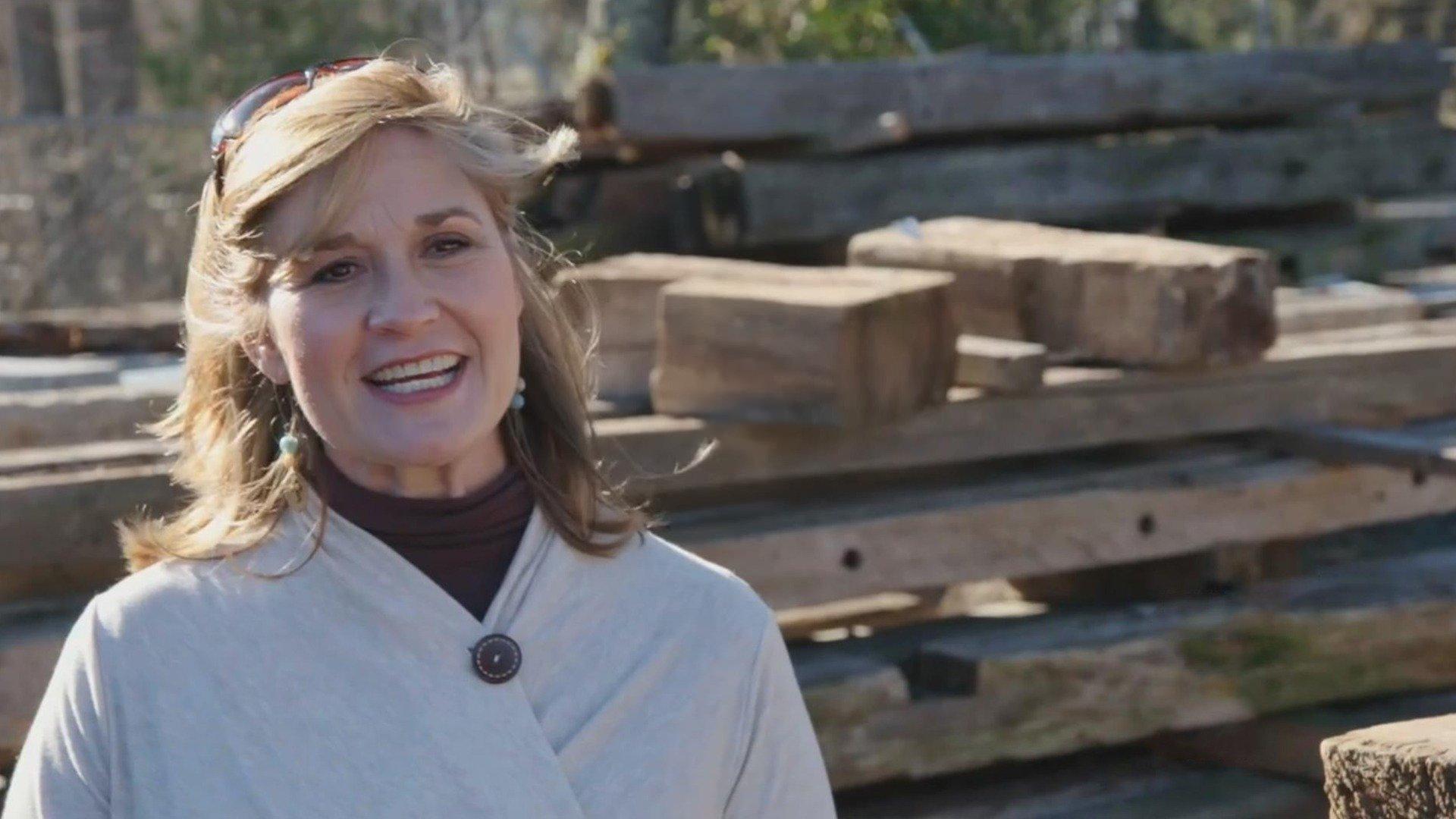 Barnwood Builders Building a Double Pen Log Vacation Rental