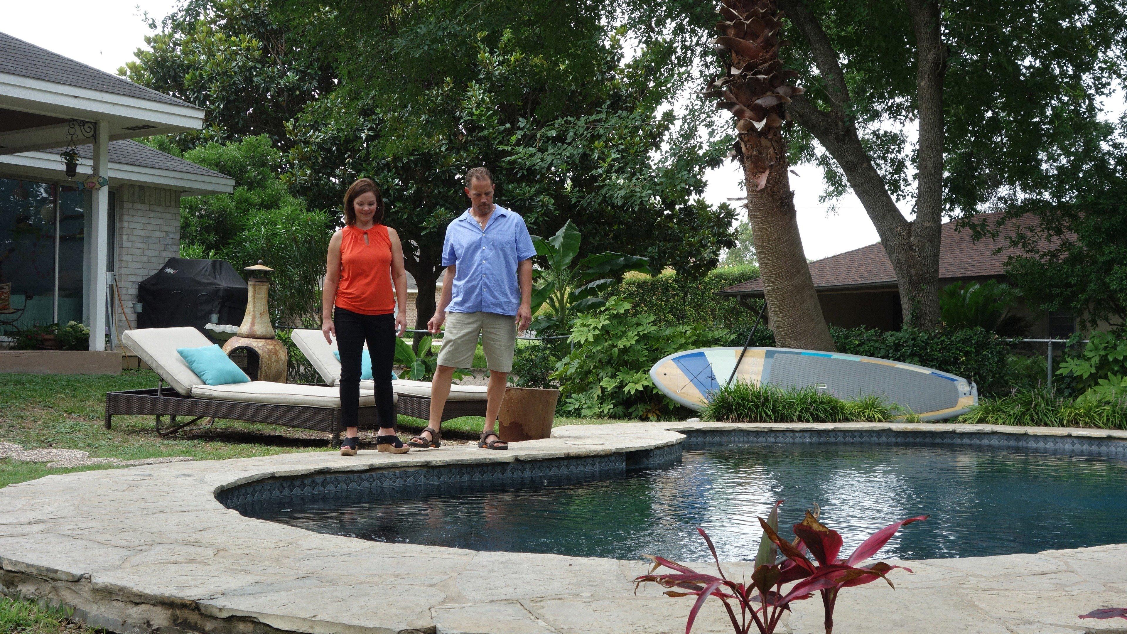 Lakefront Bargain Hunt Renovation Big Reno With Astounding Views on Apple Valley Lake in Ohio