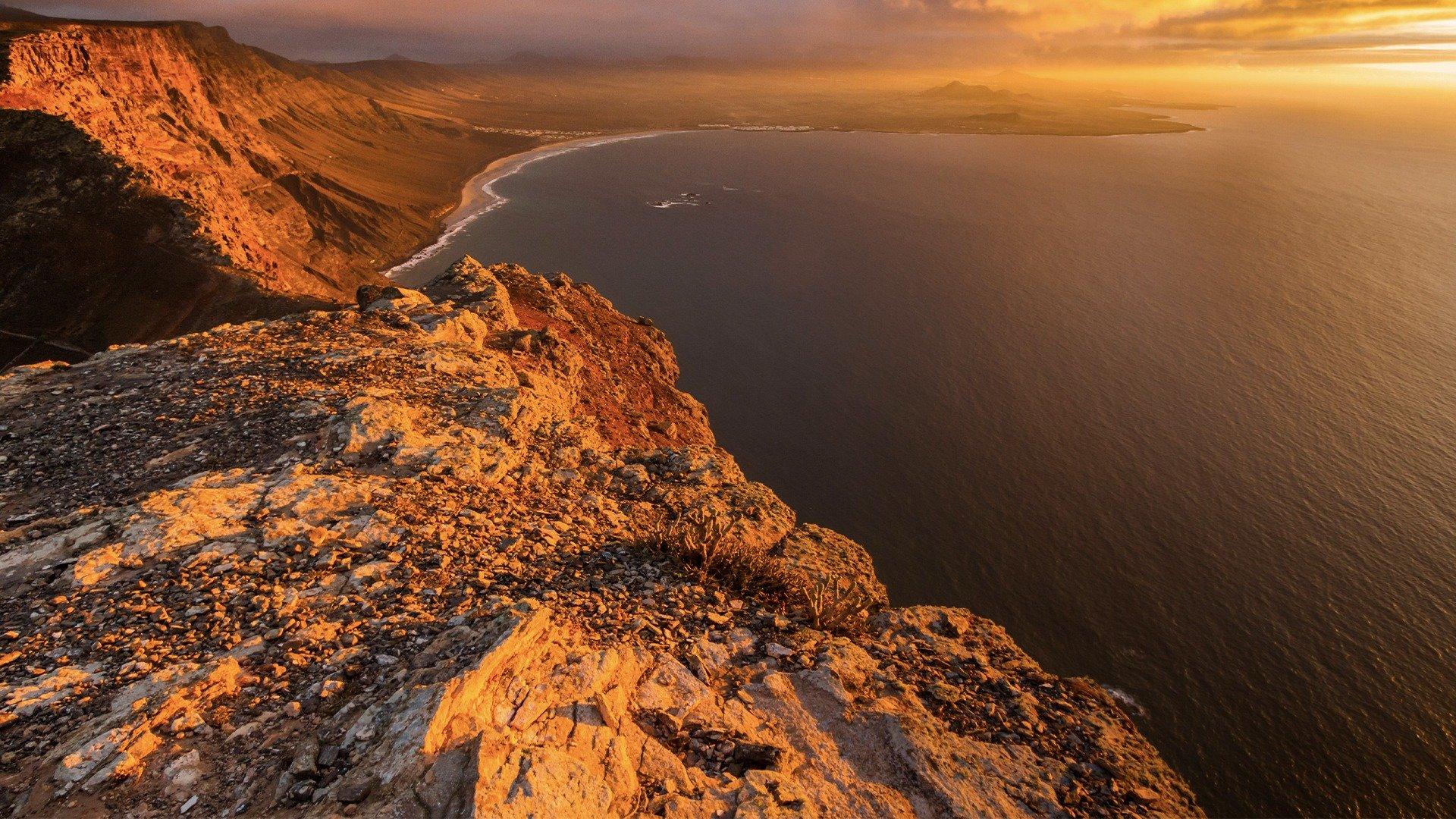 The Canary Islands: Los Angeles