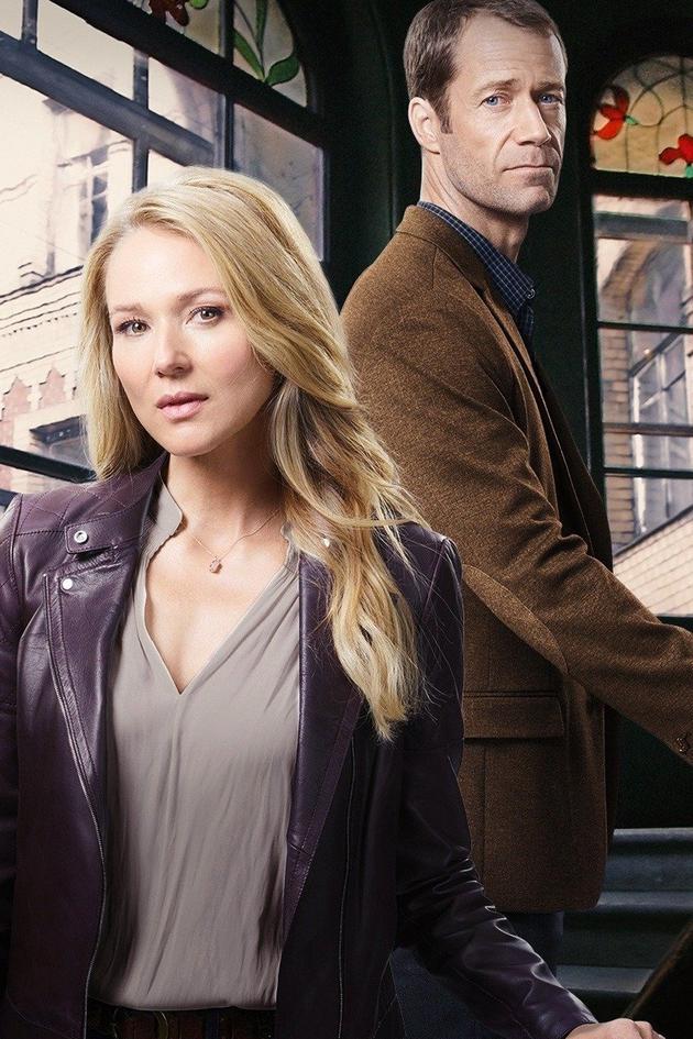 Deadly Deed: A Fixer Upper Mystery