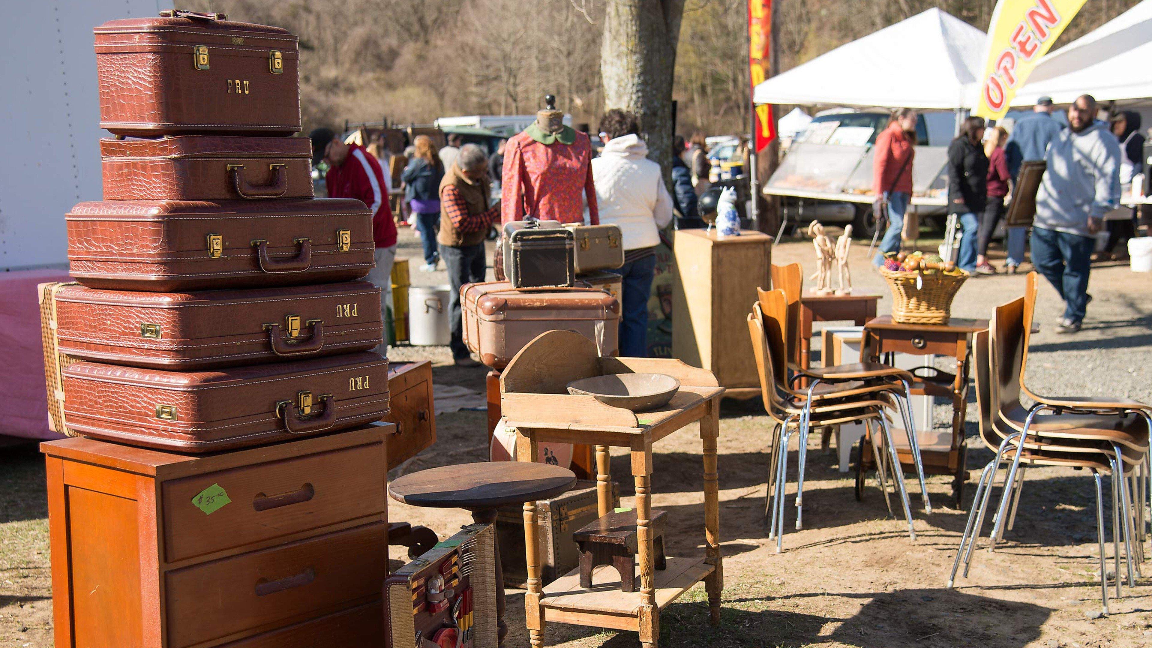 Flea Market Flip: The Hip Habitat Flip