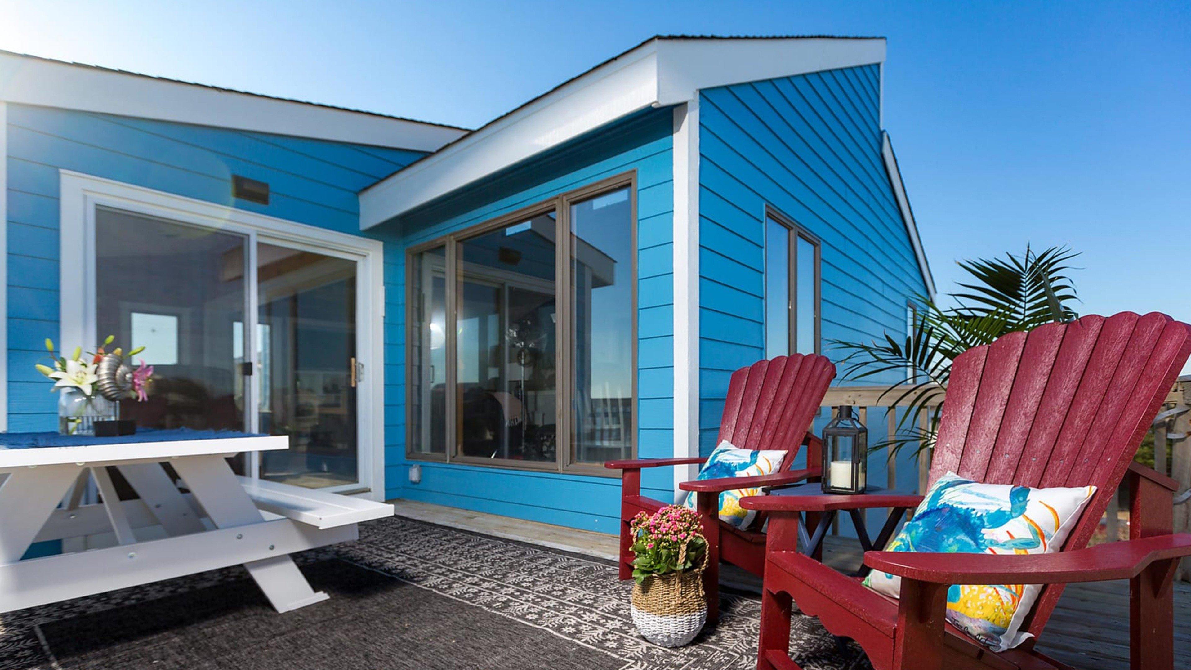 Beachfront Bargain Hunt Renovation Out of Date in the Outer Banks