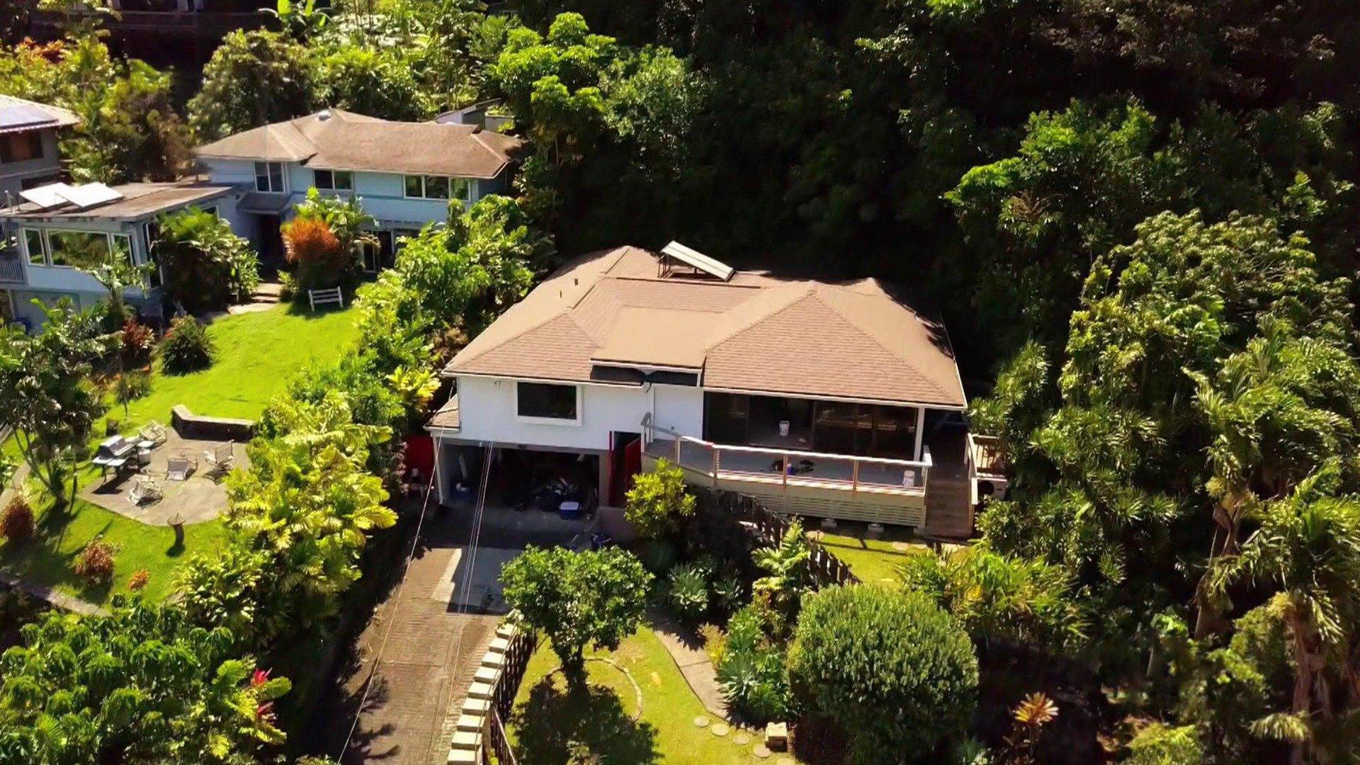 Aloha Builds House on a Hill