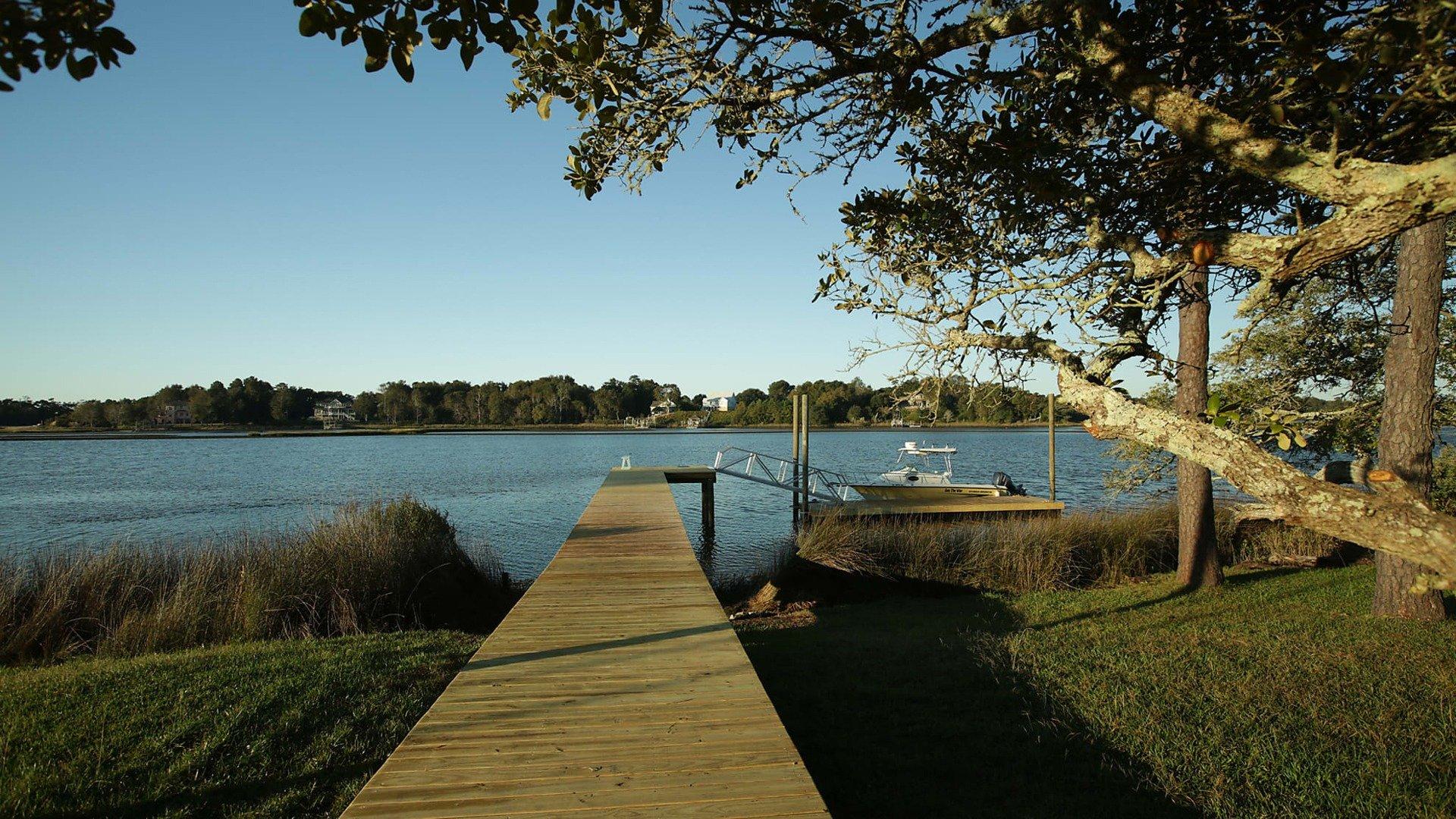 Beachfront Bargain Hunt Renovation Tough Times in Topsail