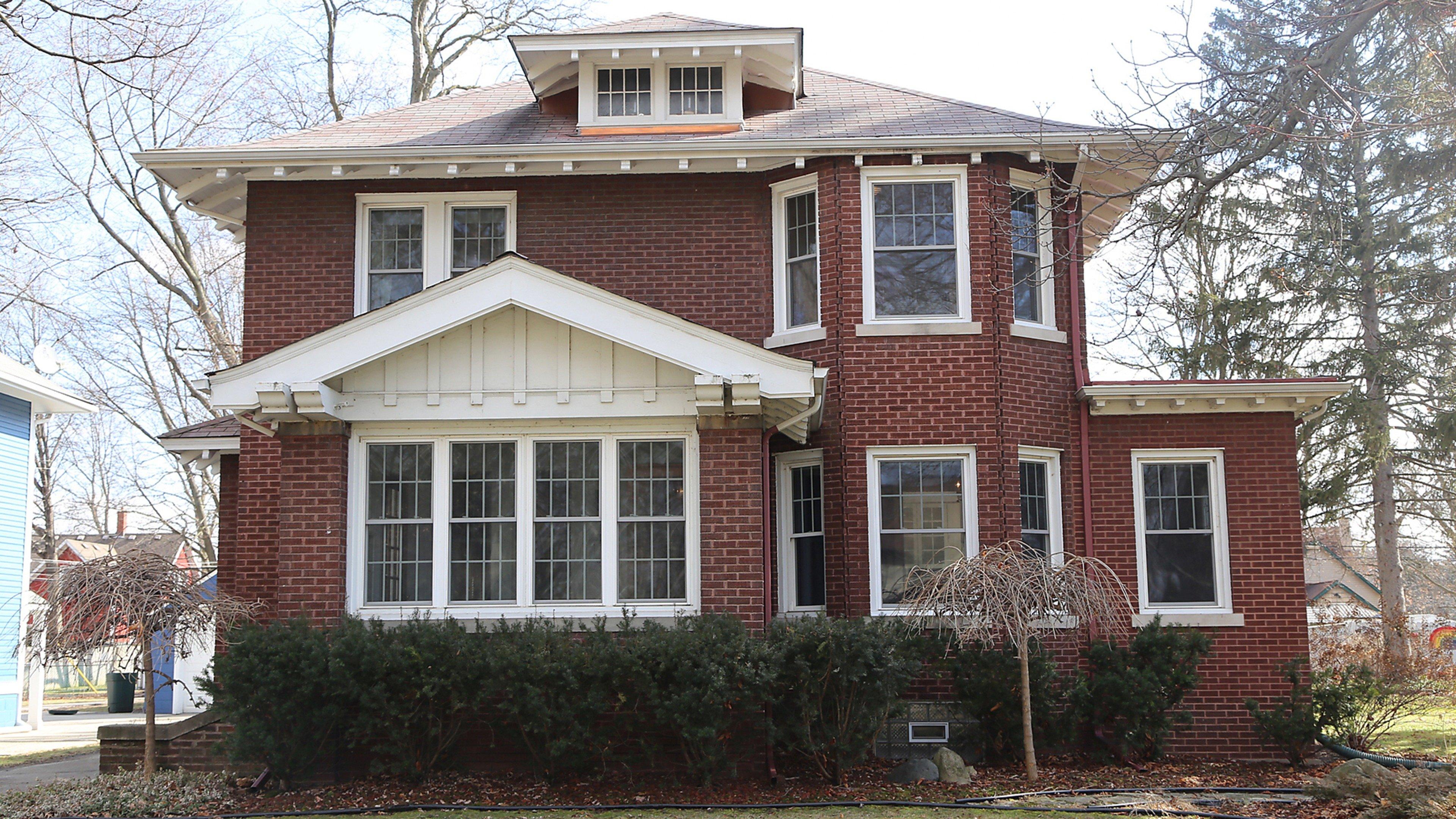 house-hunters-fixer-upper-or-new-build-in-grand-rapids-mich