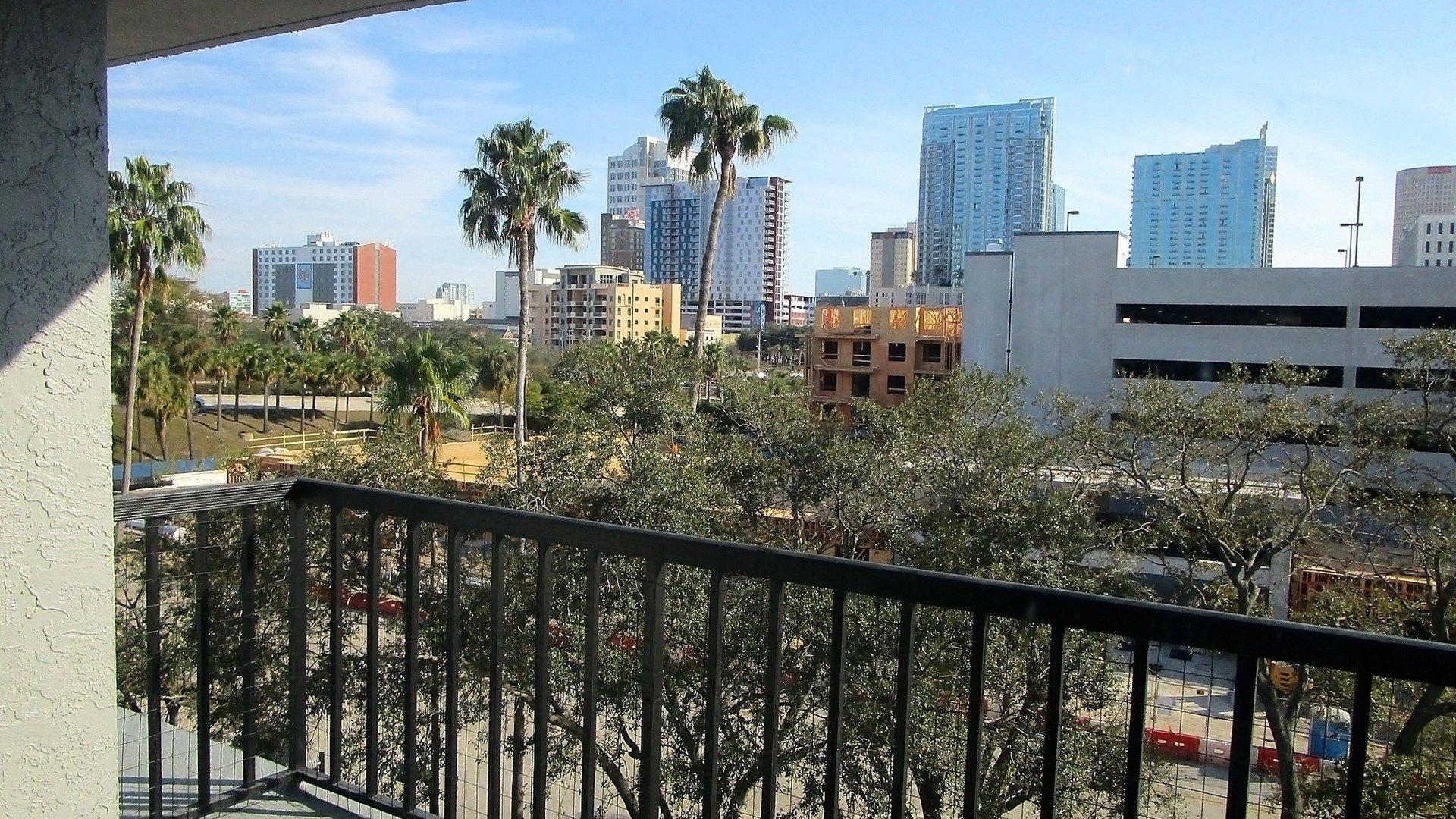 House Hunters Sailing Into Tampa