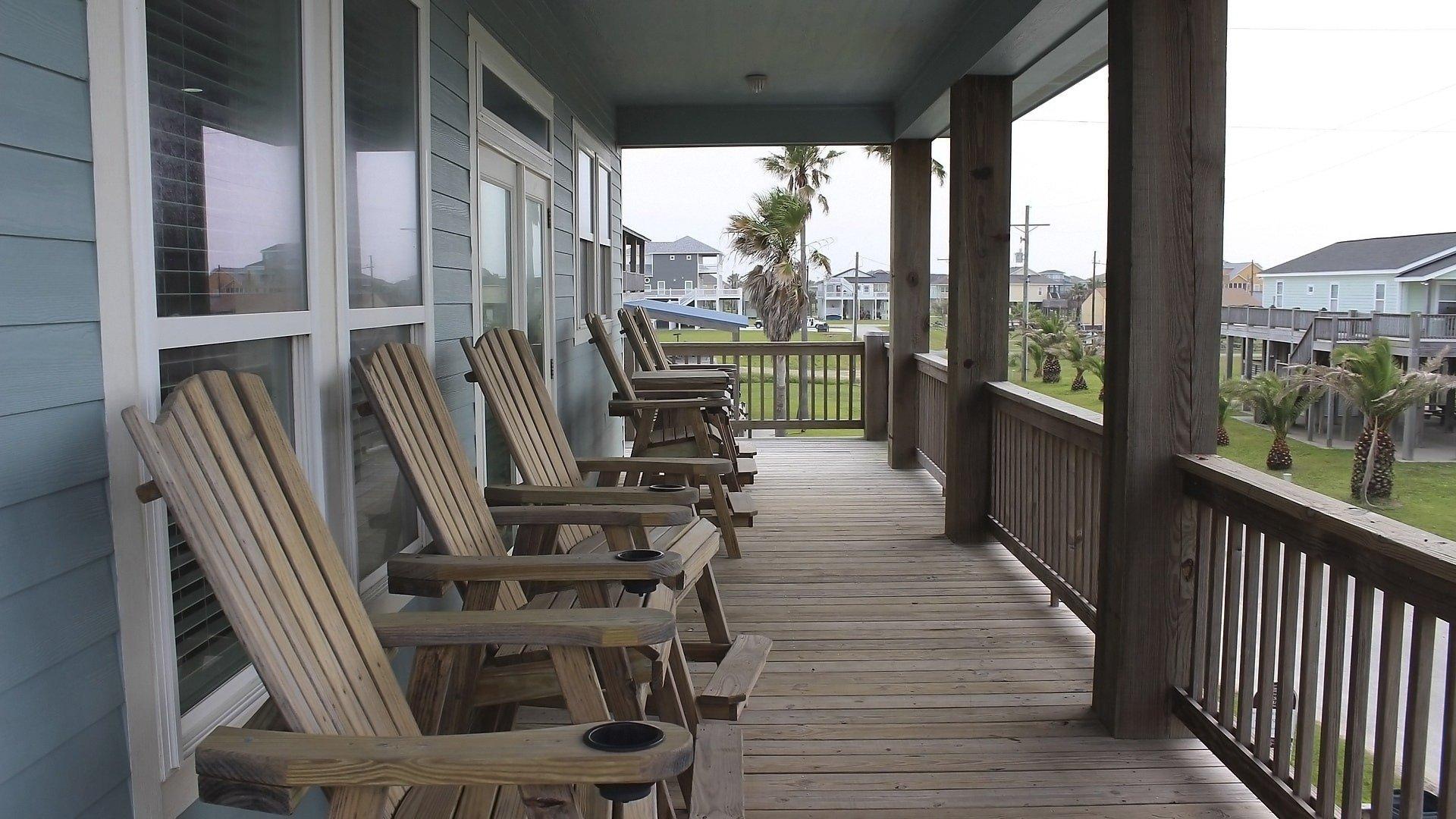 Beachfront Bargain Hunt Coming Back to Crystal Beach, Texas