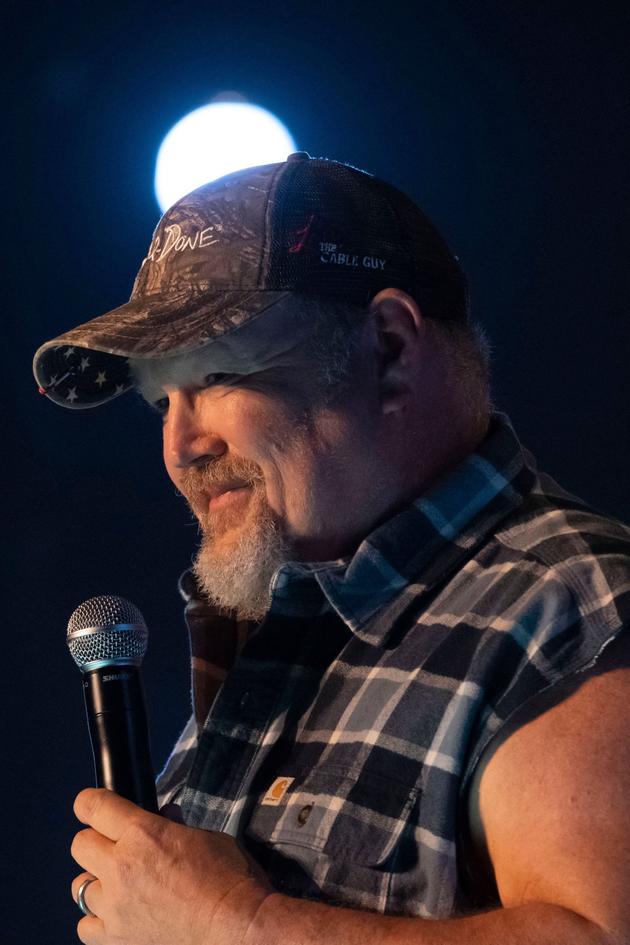 Larry the Cable Guy: Remain Seated