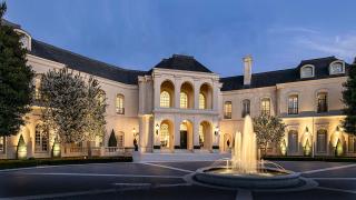 Inside The Most Iconic Beach Homes on The Market Inside The Most Iconic Beach Homes on The Market