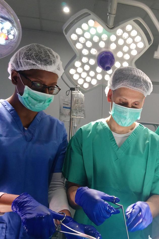 Plastic Surgery Knifemares