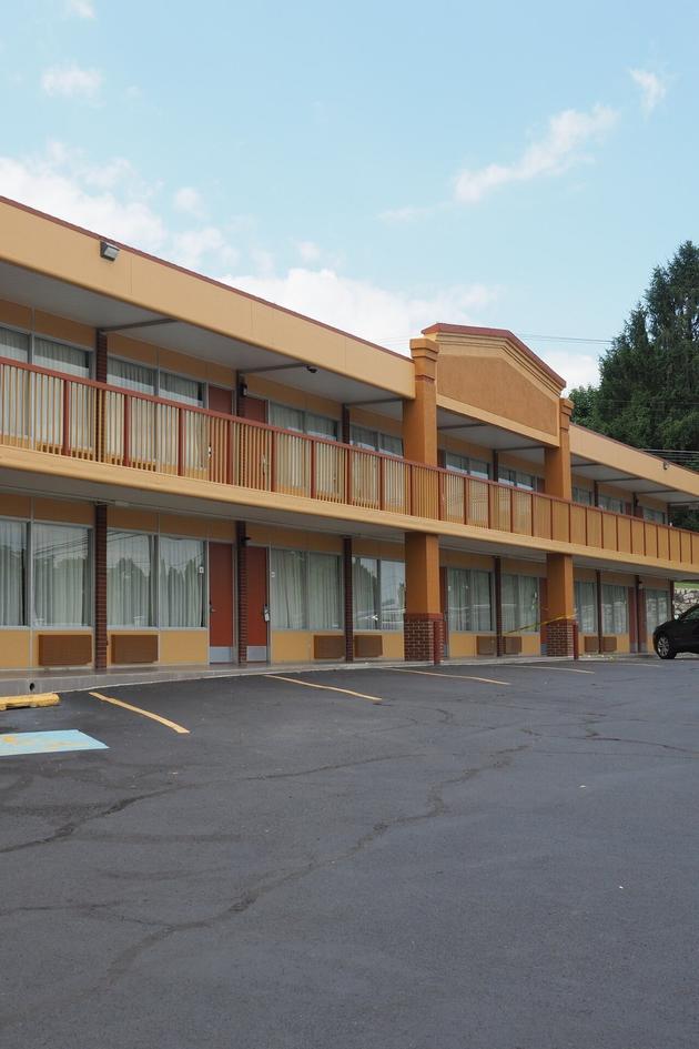 (re)motel