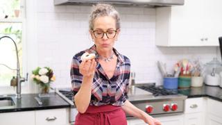 Buzzworthy Bakes