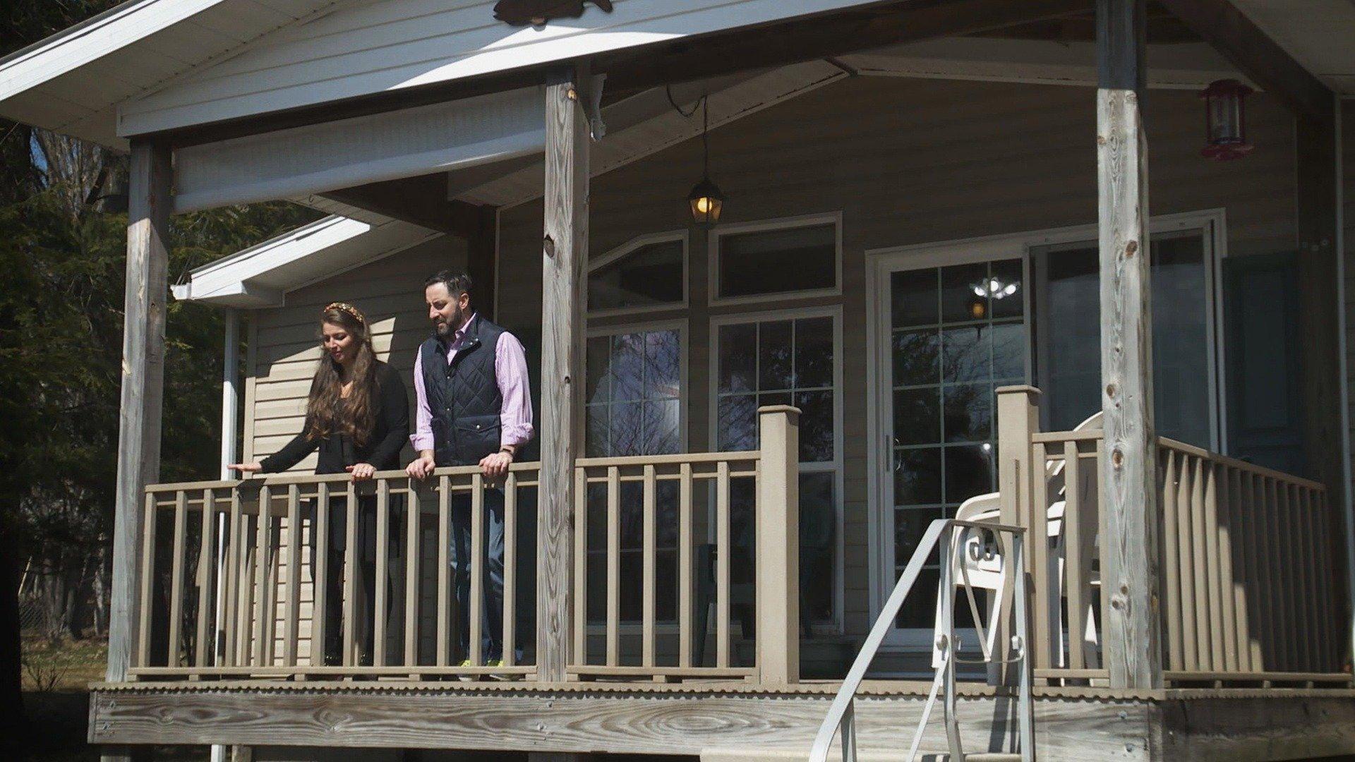 Lakefront Bargain Hunt Renovation All Hands on Deck on Cedar Creek Lake
