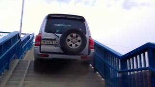 Clip: Savage Stunts