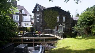 UK: Lakeside Luxury