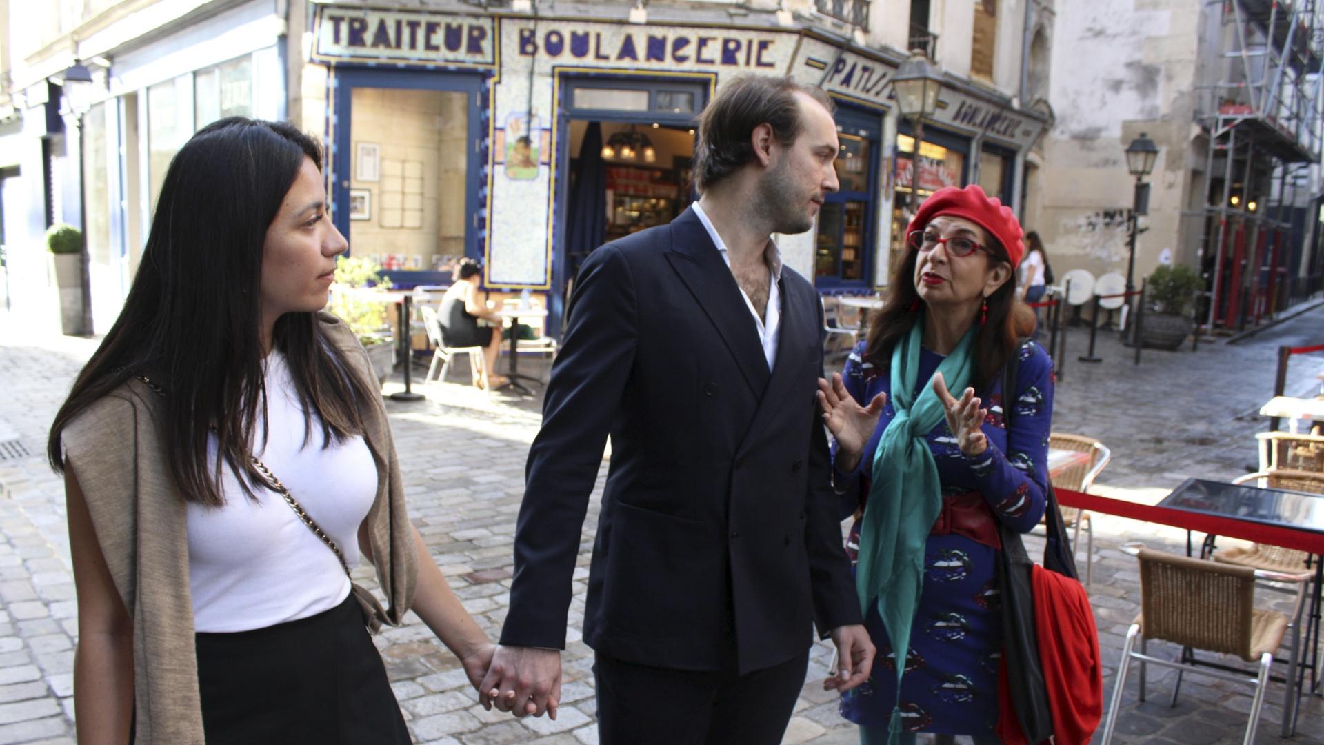 House Hunters International: Threesome in Paris