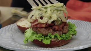 International Pub Cheese Burger