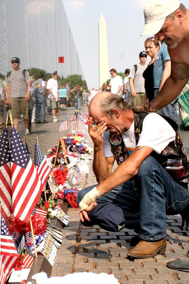 Remembering Vietnam: The Wall at 25