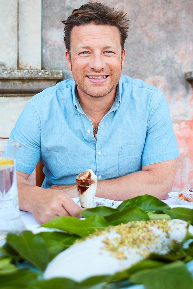 Jamie Oliver Cooks Italy
