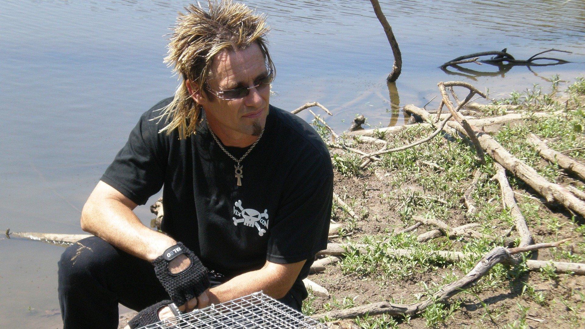Billy the Exterminator Extreme Roaches; Busy Beaver
