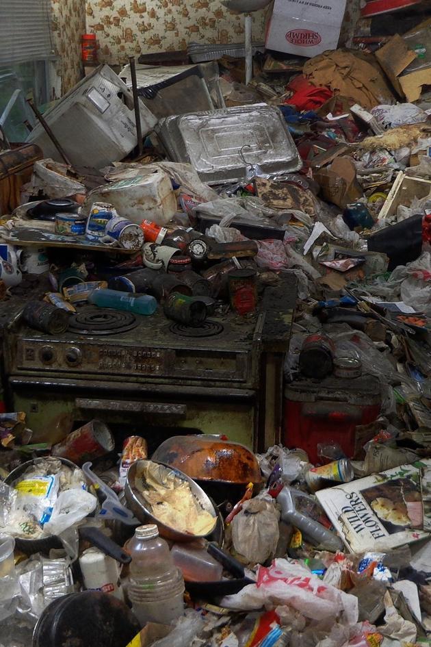 Hoarding: Buried Alive