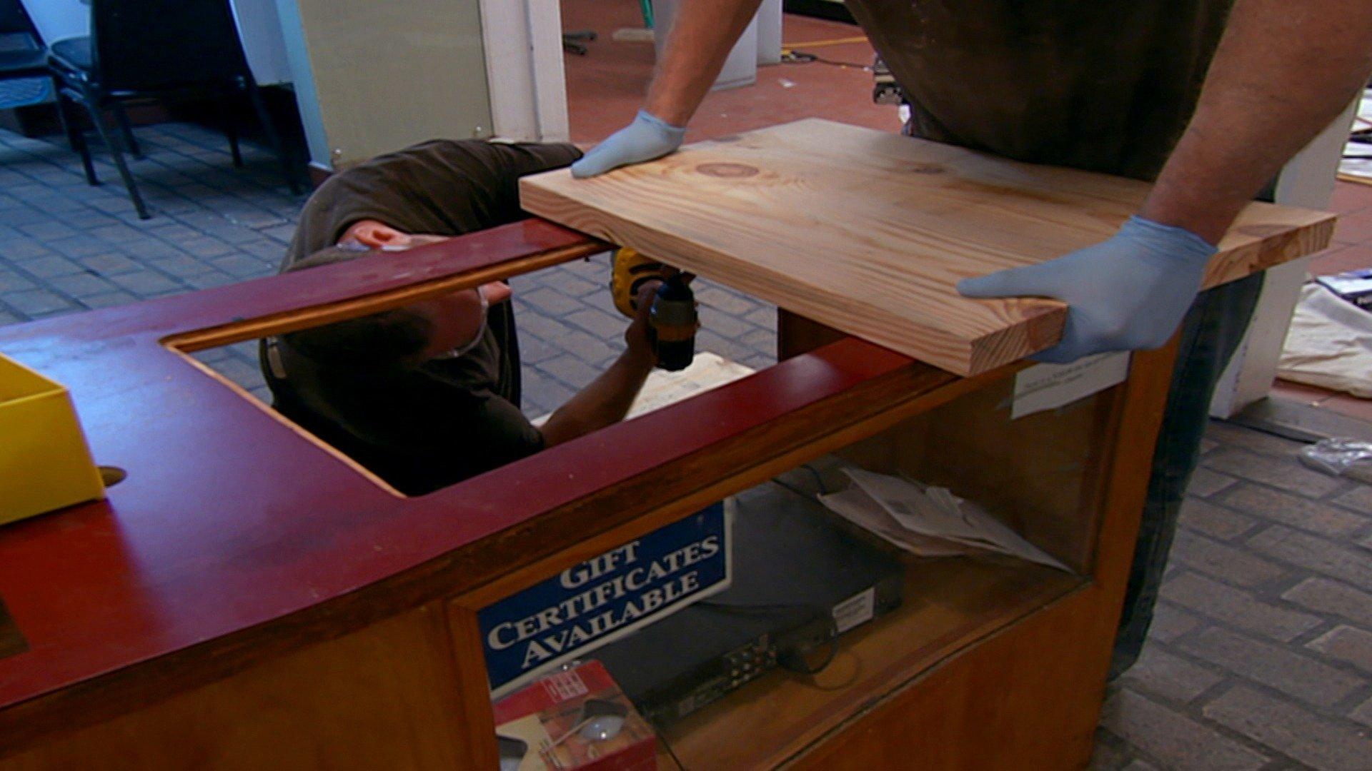 Restaurant Impossible Rascal's BBQ and Crab House