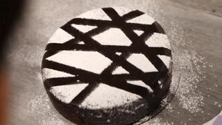 How to Make Powdered Sugar Stencils