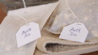 How to Make Relaxing Bath Teas