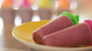 How To Make Fresh Berry Frozen Yogurt Pops