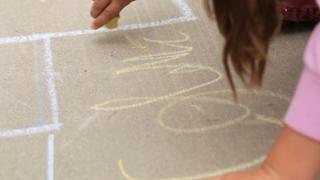 How to Make Sidewalk Chalk