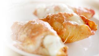 Cheesy Stuffed Shells with Chicken